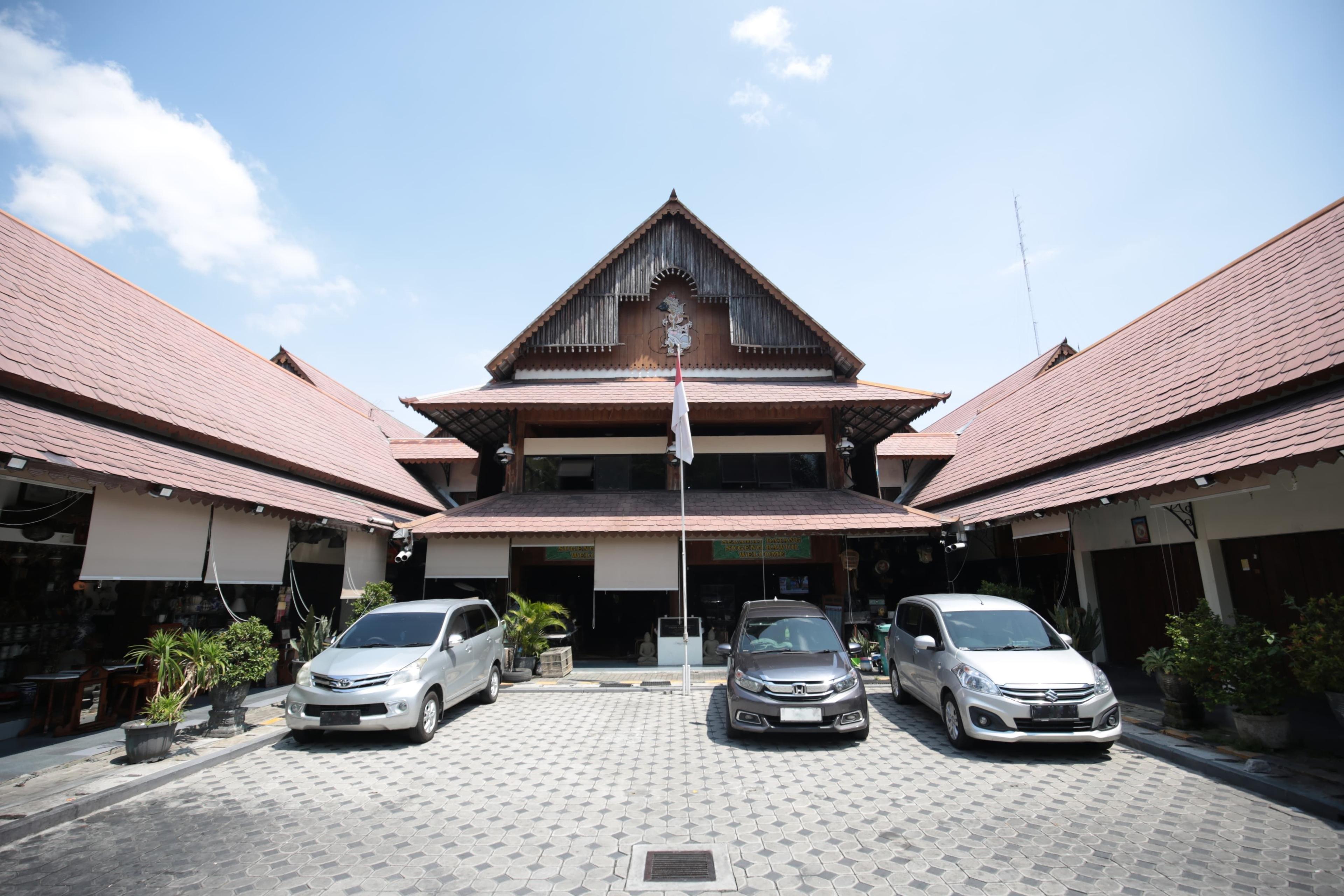 Pasar Antik Triwindu Mangkunegaran