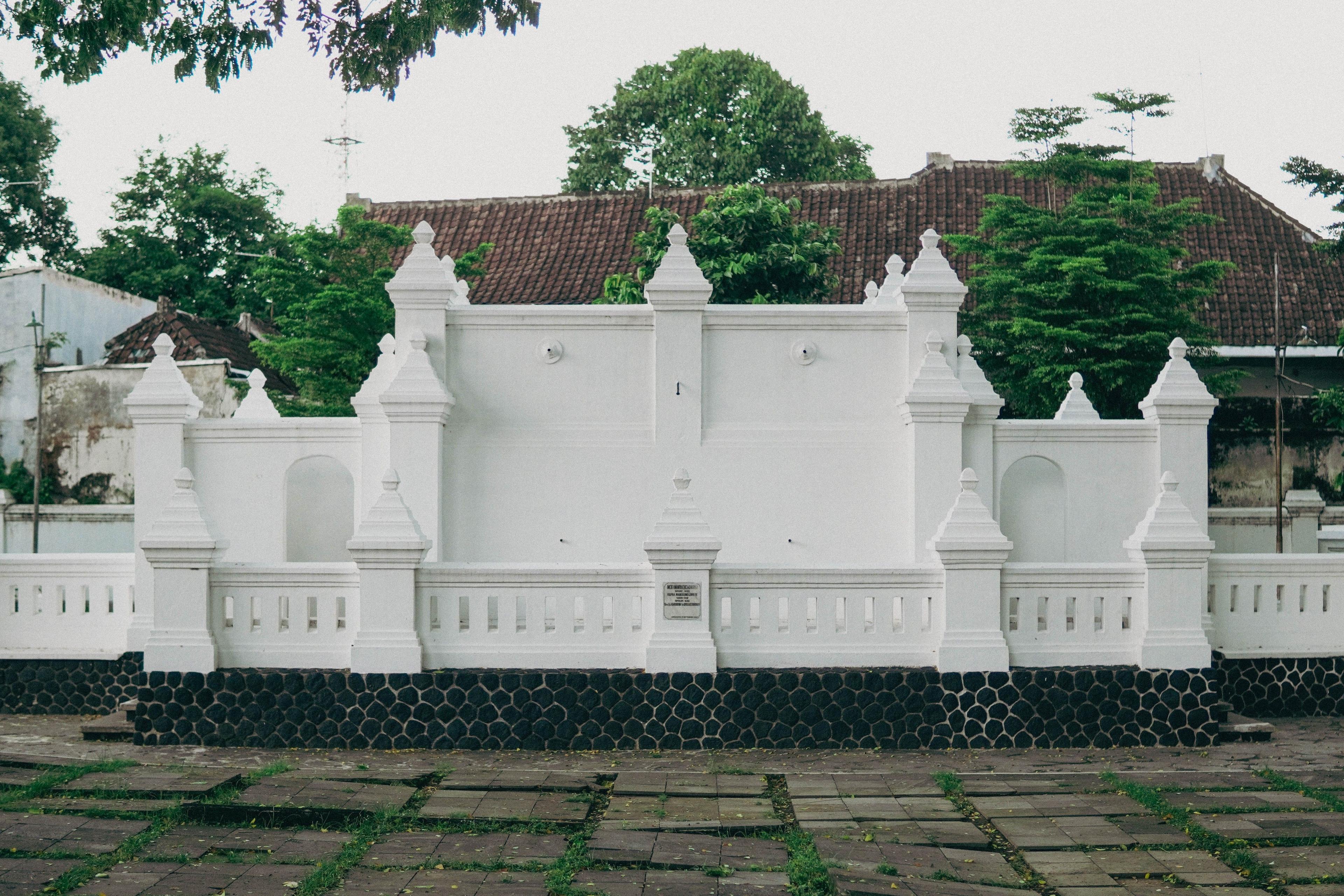 Ponten Mangkunegaran: Kamar Mandi Umum Peninggalan K.G.P.A.A. Mangkoenagoro VII